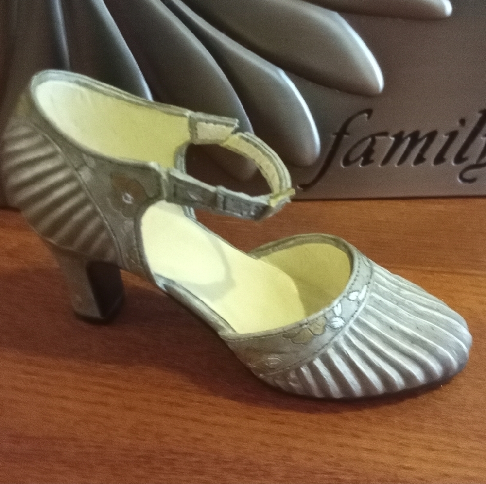 Just the Right Shoe Sunray 1999 Miniature Shoe 25097 Raine Willette Designs